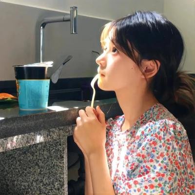 蒙面纱的男子